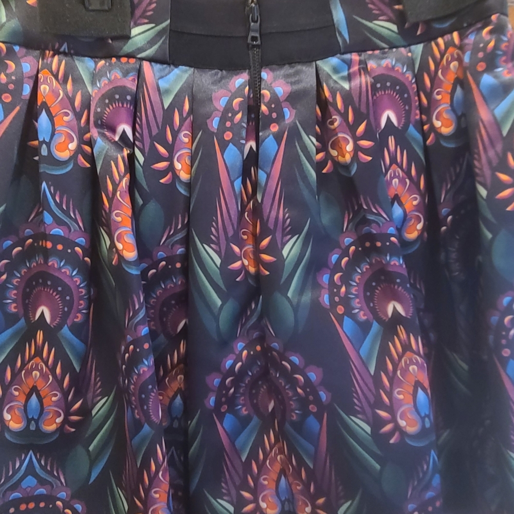 Alice and Olivia miniskirt - Picture 2 of 3
